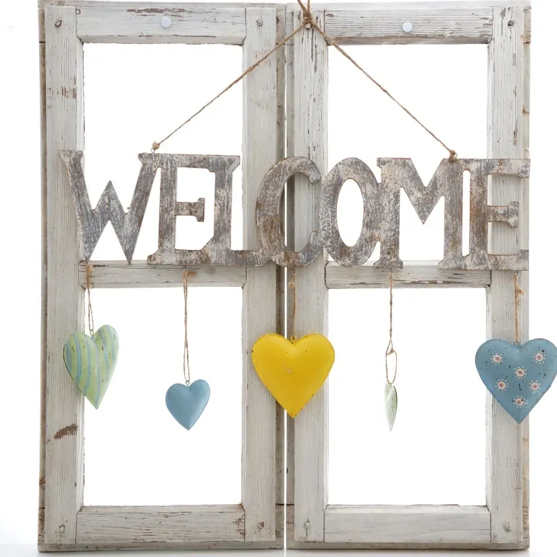 Großes Türschild im Landhausstil weiß. Welcome mit verschieden gemusterten Metallherzen. L 48 cm. VE 1 Stück